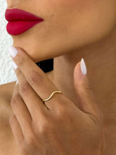 Carregar imagem no visualizador da galeria, https://febijus.bwimg.com.br/febijus/produtos/anel-folheado-a-ouro-18k-regulavel-design-ondulado-1766431296.6578.jpg