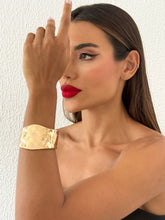 Carregar imagem no visualizador da galeria, https://febijus.bwimg.com.br/febijus/produtos/bracelete-folheado-a-ouro-18k-e-prata-design-martelado-1768329641.833.jpg