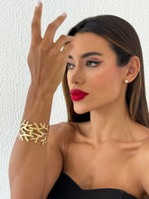 Carregar imagem no visualizador da galeria, https://febijus.bwimg.com.br/febijus/produtos/bracelete-folheado-a-ouro-18k-e-prata-martelado-ramos-1768229279.5431.jpg