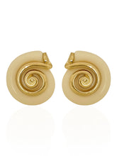 Carregar imagem no visualizador da galeria, https://febijus.bwimg.com.br/febijus/produtos/brinco-folheado-a-ouro-18k-e-prata-concha-espiral-resinada-1767648115.0495.jpg