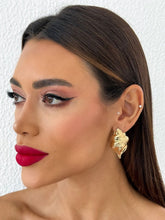 Carregar imagem no visualizador da galeria, https://febijus.bwimg.com.br/febijus/produtos/brinco-folheado-a-ouro-18k-e-prata-design-de-concha-texturizada-1764184656.9843.jpg