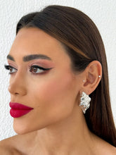 Carregar imagem no visualizador da galeria, https://febijus.bwimg.com.br/febijus/produtos/brinco-folheado-a-ouro-18k-e-prata-design-de-concha-texturizada-1764184657.081.jpg