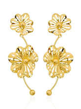 Carregar imagem no visualizador da galeria, https://febijus.bwimg.com.br/febijus/produtos/brinco-folheado-a-ouro-18k-e-prata-longo-floral-vazado-1762994656.4032.jpg