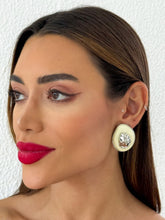 Carregar imagem no visualizador da galeria, https://febijus.bwimg.com.br/febijus/produtos/brinco-folheado-a-ouro-18k-e-prata-resinado-e-martelado-1767649908.5365.jpg