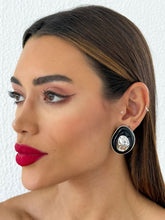 Carregar imagem no visualizador da galeria, https://febijus.bwimg.com.br/febijus/produtos/brinco-folheado-a-ouro-18k-e-prata-resinado-e-martelado-1767649908.6722.jpg