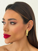 Carregar imagem no visualizador da galeria, https://febijus.bwimg.com.br/febijus/produtos/brinco-folheado-a-ouro-18k-peixe-shiny-1764177698.9541.jpg