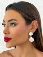 Carregar imagem no visualizador da galeria, https://febijus.bwimg.com.br/febijus/produtos/brinco-folheado-a-prata-925-conchas-e-perolas-1767648320.0465.jpg