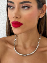 Carregar imagem no visualizador da galeria, https://febijus.bwimg.com.br/febijus/produtos/choker-aro-folheado-a-ouro-18k-e-prata-elos-ovais-e-tubo-liso-1768316698.1372.jpg