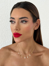 Carregar imagem no visualizador da galeria, https://febijus.bwimg.com.br/febijus/produtos/choker-folheado-a-ouro-18k-e-prata-gotas-de-cristais-1768351367.5634.jpg