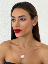 Carregar imagem no visualizador da galeria, https://febijus.bwimg.com.br/febijus/produtos/colar-de-aco-inoxidavel-folheado-a-ouro-18k-e-prata-design-concha-detalhada-1762902671.0392.jpg