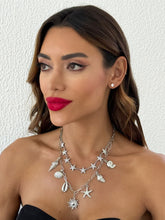 Carregar imagem no visualizador da galeria, https://febijus.bwimg.com.br/febijus/produtos/colar-duplo-folheado-a-ouro-18k-e-prata-elos-e-pingentes-fundo-do-mar-1767703242.8212.jpg