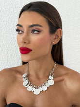 Carregar imagem no visualizador da galeria, https://febijus.bwimg.com.br/febijus/produtos/colar-folheado-a-ouro-18k-e-prata-elos-ovais-e-placas-marteladas-1768347016.1365.jpg