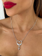 Carregar imagem no visualizador da galeria, https://febijus.bwimg.com.br/febijus/produtos/colar-folheado-a-ouro-18k-e-prata-espirito-santo-coracao-e-cruz-1768357226.6722.jpg