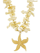 Carregar imagem no visualizador da galeria, https://febijus.bwimg.com.br/febijus/produtos/colar-folheado-a-ouro-18k-perolas-pedras-e-estrelas-do-mar-1767704897.1575.jpg