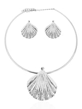 Carregar imagem no visualizador da galeria, https://febijus.bwimg.com.br/febijus/produtos/conjunto-choker-aro-e-brinco-folheado-a-ouro-18k-e-prata-concha-texturizada-1767727572.0614.jpg