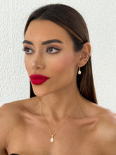 Carregar imagem no visualizador da galeria, https://febijus.bwimg.com.br/febijus/produtos/conjunto-colar-e-brinco-folheado-a-ouro-18k-design-gota-cravejada-1766154549.9491.jpg