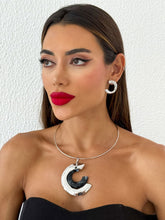 Carregar imagem no visualizador da galeria, https://febijus.bwimg.com.br/febijus/produtos/conjunto-colar-e-brinco-folheado-a-ouro-18k-e-prata-organico-resinado-e-martelado-1768326795.4639.jpg