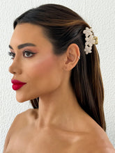 Carregar imagem no visualizador da galeria, https://febijus.bwimg.com.br/febijus/produtos/kit-de-presilhas-folheadas-a-ouro-18k-resinadas-design-flores-1767711010.3482.jpg