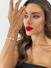 Carregar imagem no visualizador da galeria, https://febijus.bwimg.com.br/febijus/produtos/pulseira-folheado-a-ouro-18k-design-esferas-e-cruz-de-zirconia-1764624441.1731.jpg