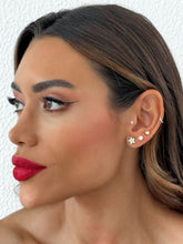 Carregar imagem no visualizador da galeria, https://febijus.bwimg.com.br/febijus/produtos/trio-de-brinco-folheado-a-ouro-18k-e-prata-ponto-de-luz-perola-e-estrela-1767631287.9596.jpg