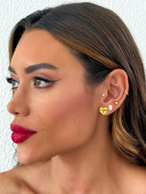 Carregar imagem no visualizador da galeria, https://febijus.bwimg.com.br/febijus/produtos/trio-de-brinco-folheado-a-ouro-18k-esfera-oval-e-coracao-1767618145.5.jpg