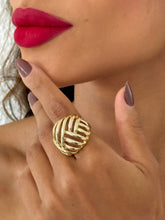 Carregar imagem no visualizador da galeria, https://febijus.bwimg.com.br/febijus/produtos/anel-folheado-a-ouro-18k-e-prata-fios-cruzados-lisos-1766413687.7836.jpg
