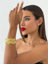 Carregar imagem no visualizador da galeria, https://febijus.bwimg.com.br/febijus/produtos/bracelete-folheado-a-ouro-18k-e-prata-trancado-1768228566.9751.jpg
