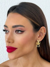 Carregar imagem no visualizador da galeria, https://febijus.bwimg.com.br/febijus/produtos/brinco-folheado-a-ouro-18k-design-lagosta-1764263613.4841.jpg
