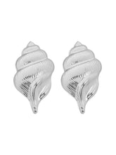 Carregar imagem no visualizador da galeria, https://febijus.bwimg.com.br/febijus/produtos/brinco-folheado-a-ouro-18k-e-prata-design-de-concha-texturizada-1764268722.4649.jpg
