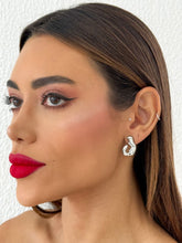 Carregar imagem no visualizador da galeria, https://febijus.bwimg.com.br/febijus/produtos/brinco-folheado-a-ouro-18k-e-prata-organico-com-zirconia-1768244436.7397.jpg
