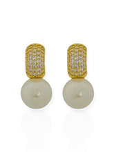 Carregar imagem no visualizador da galeria, https://febijus.bwimg.com.br/febijus/produtos/brinco-folheado-a-ouro-18k-e-prata-ponteira-cravejada-com-perola-1768242577.642.jpg
