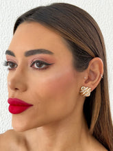 Carregar imagem no visualizador da galeria, https://febijus.bwimg.com.br/febijus/produtos/brinco-folheado-a-ouro-18k-e-prata-quadrado-detalhado-e-cravejado-1768242783.0826.jpg
