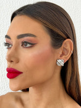 Carregar imagem no visualizador da galeria, https://febijus.bwimg.com.br/febijus/produtos/brinco-folheado-a-ouro-18k-e-prata-quadrado-detalhado-e-cravejado-1768242783.3515.jpg
