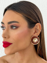 Carregar imagem no visualizador da galeria, https://febijus.bwimg.com.br/febijus/produtos/brinco-folheado-a-ouro-18k-e-prata-resinado-design-oval-organico-1768356906.1733.jpg
