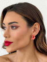 Carregar imagem no visualizador da galeria, https://febijus.bwimg.com.br/febijus/produtos/brinco-folheado-a-ouro-18k-forma-organica-resinada-1762971705.7333.jpg
