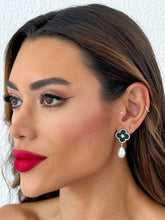 Carregar imagem no visualizador da galeria, https://febijus.bwimg.com.br/febijus/produtos/brinco-folheado-a-ouro-18k-inspiracao-vg-resinado-e-cravejado-1767641973.1958.jpg
