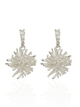 Carregar imagem no visualizador da galeria, https://febijus.bwimg.com.br/febijus/produtos/brinco-folheado-a-prata-925-ponteira-de-fios-1765472778.301.jpg
