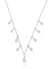 Carregar imagem no visualizador da galeria, https://febijus.bwimg.com.br/febijus/produtos/choker-folheado-a-ouro-18k-e-prata-gotas-de-cristais-1768224101.1825.jpg
