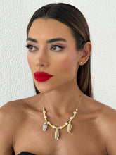 Carregar imagem no visualizador da galeria, https://febijus.bwimg.com.br/febijus/produtos/choker-folheado-a-ouro-18k-perola-com-concha-1768351743.3329.jpg
