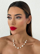 Carregar imagem no visualizador da galeria, https://febijus.bwimg.com.br/febijus/produtos/choker-folheado-a-ouro-18k-perolas-lisas-1768351873.5717.jpg
