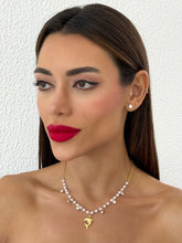 Carregar imagem no visualizador da galeria, https://febijus.bwimg.com.br/febijus/produtos/colar-folheado-a-ouro-18k-perolas-e-pingente-de-golfinho-1762964325.5002.jpg
