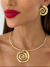 Carregar imagem no visualizador da galeria, https://febijus.bwimg.com.br/febijus/produtos/conjunto-choker-aro-e-brinco-folheado-a-ouro-18k-e-prata-espiral-1767724046.7245.jpg

