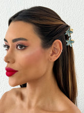 Carregar imagem no visualizador da galeria, https://febijus.bwimg.com.br/febijus/produtos/kit-de-presilhas-folheadas-a-ouro-18k-resinadas-design-flores-1767711010.9813.jpg
