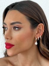 Carregar imagem no visualizador da galeria, https://febijus.bwimg.com.br/febijus/produtos/trio-de-brinco-folheado-a-ouro-18k-e-prata-argola-cravejada-com-ponteira-de-gota-1766781606.8386.jpg
