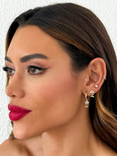 Carregar imagem no visualizador da galeria, https://febijus.bwimg.com.br/febijus/produtos/trio-de-brinco-folheado-a-ouro-18k-e-prata-design-peixe-cravejado-1766779794.2318.jpg
